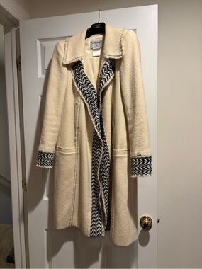 Beautiful Vintage CHANEL Cream Bouclé Coat Herringbone Trim
